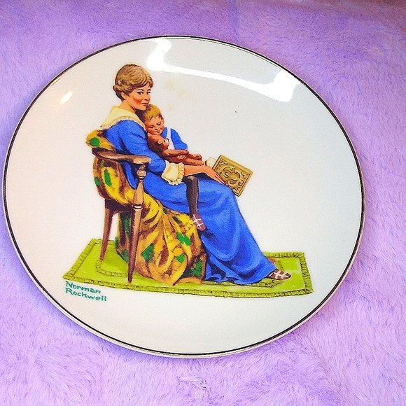 Norman Rockwell Plate Bedtime Decor Gold Trim Mom Cuddles her Child.. 6" Round - Picture 3 of 6